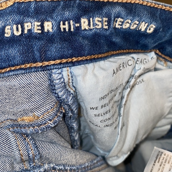 American Eagle Outfitters Super Hi-Rise Destroyed Jegging in Vintage Blue size 2 - Picture 15 of 15